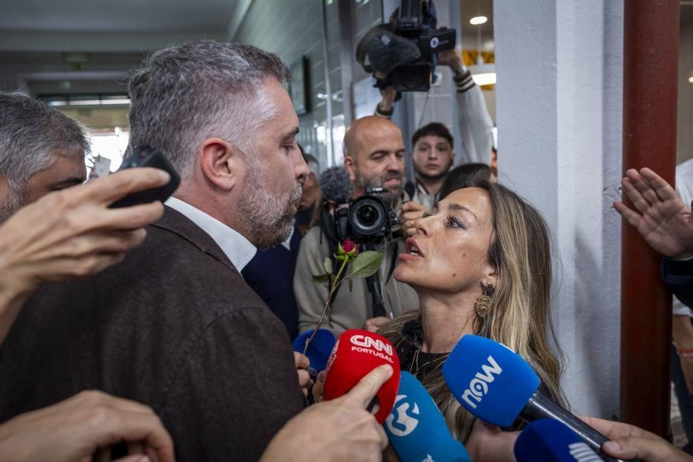 Líder do PS confrontado por Joana Amaral Dias num momento tenso em Setúbal