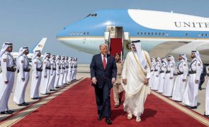 Qatar Airways assina acordo de compra de 160 aviões Boeing na presença de Trump