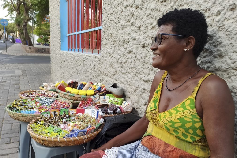 Crédito a mulheres e comércio domina microfinanças em Cabo Verde