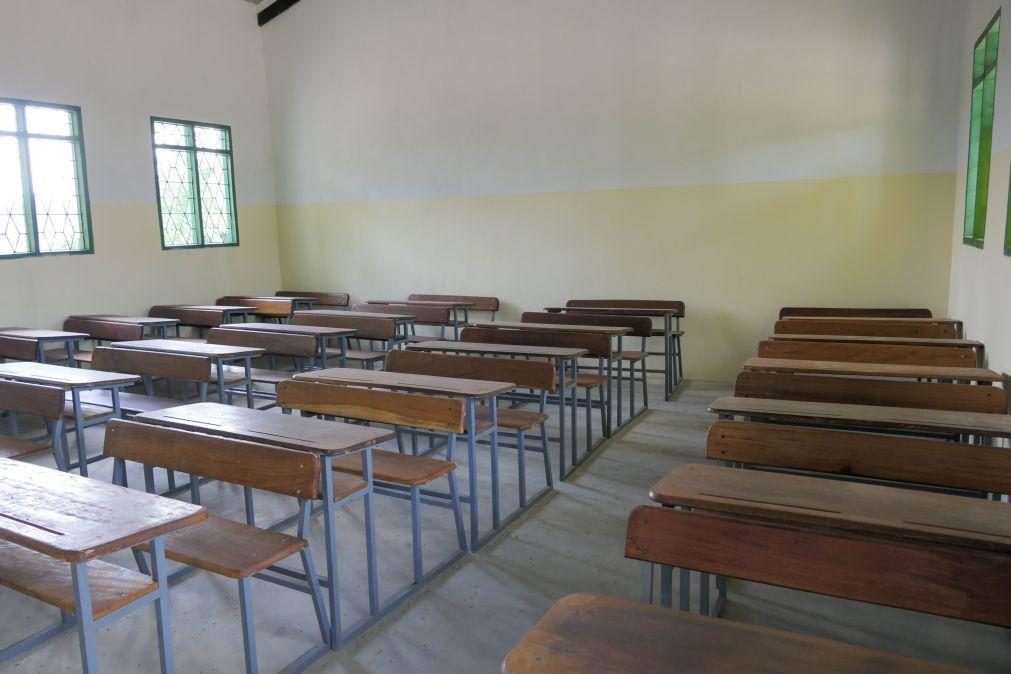 Oito funcionários públicos moçambicanos detidos por desvio de verbas de escolas