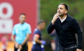 Treinador elogia época extraordinária e diz que Santa Clara não se guia pela Europa