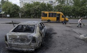 Ataque russo a miniautocarro faz nove mortos civis no norte da Ucrânia