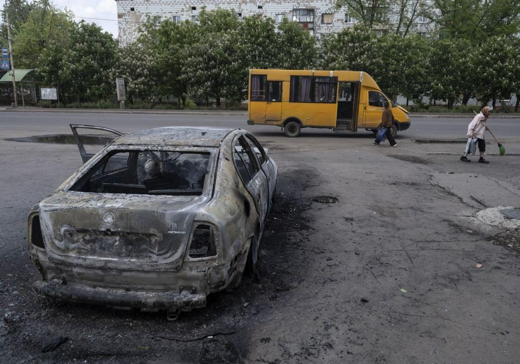 Ataque russo a miniautocarro faz nove mortos civis no norte da Ucrânia