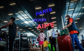Avaria no controlo aéreo em Paris-Orly obriga companhias a cancelar 40% dos voos