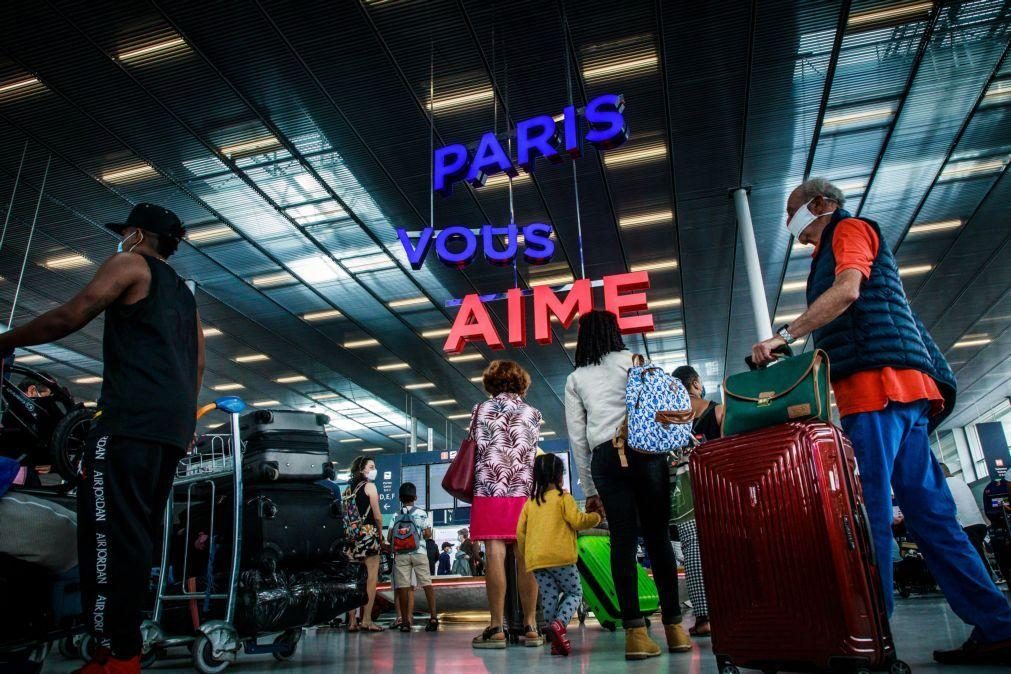 Avaria no controlo aéreo em Paris-Orly obriga companhias a cancelar 40% dos voos