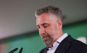 Jornais destacam hecatombe no PS e país a seguir tendência internacional