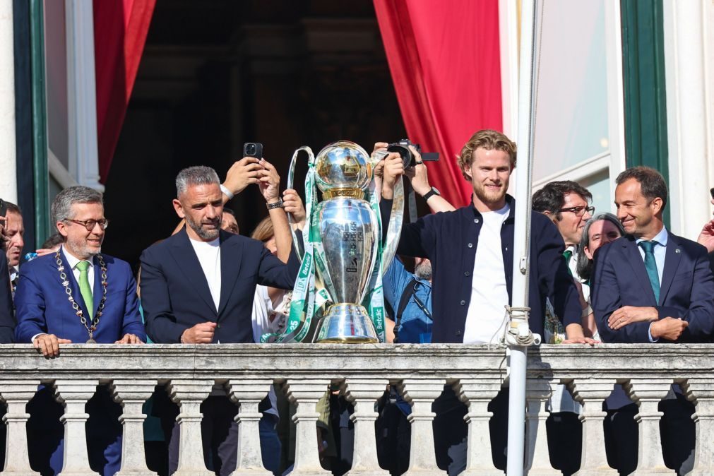 Presidente da Câmara de Lisboa apupado no discurso de receção ao bicampeão Sporting