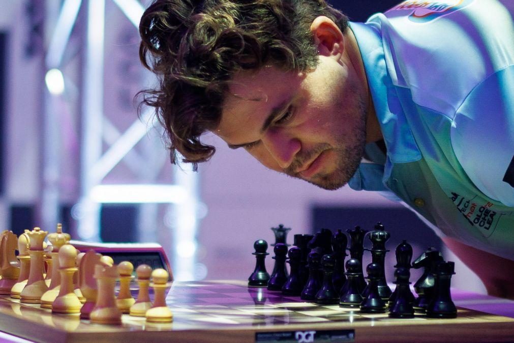 Magnus Carlsen empata