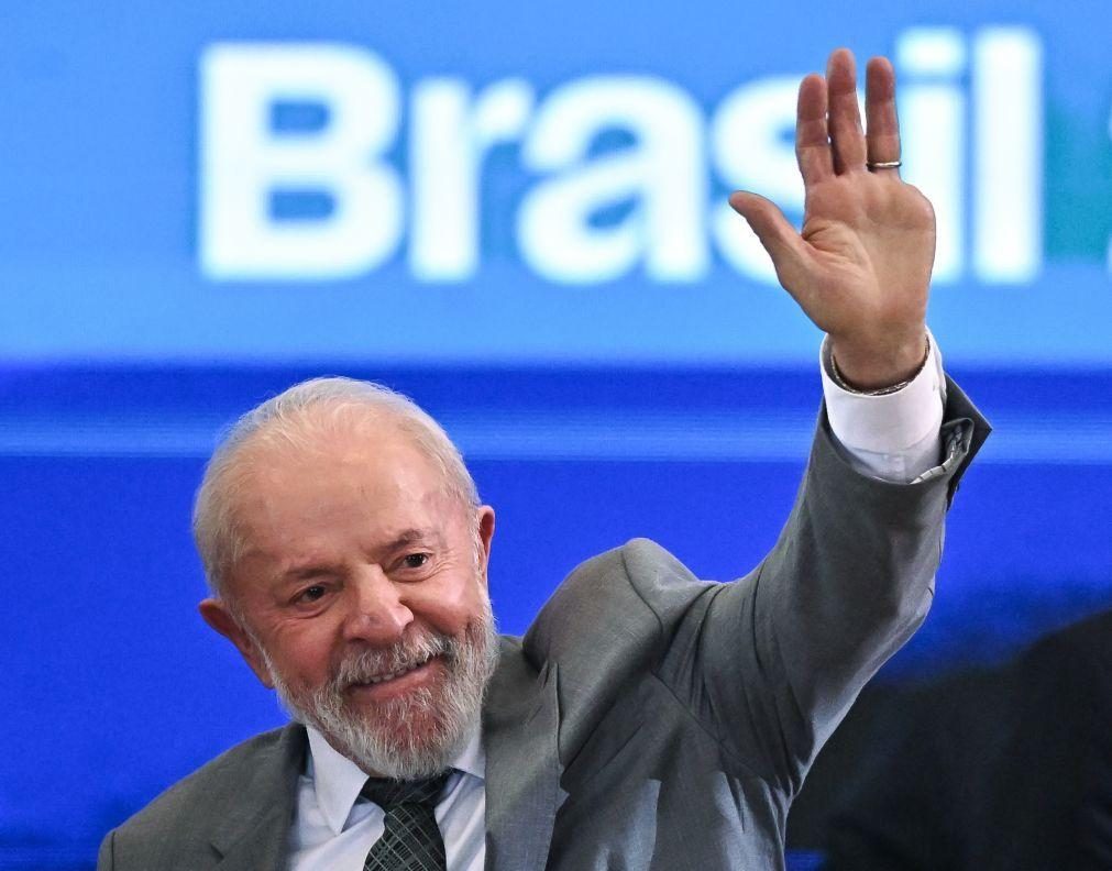 Brasil assinala visita