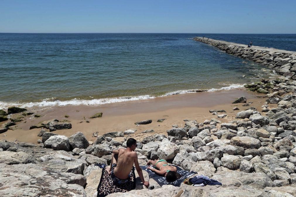 Governo anuncia abertura de concurso para repor areias nas praias da Caparica