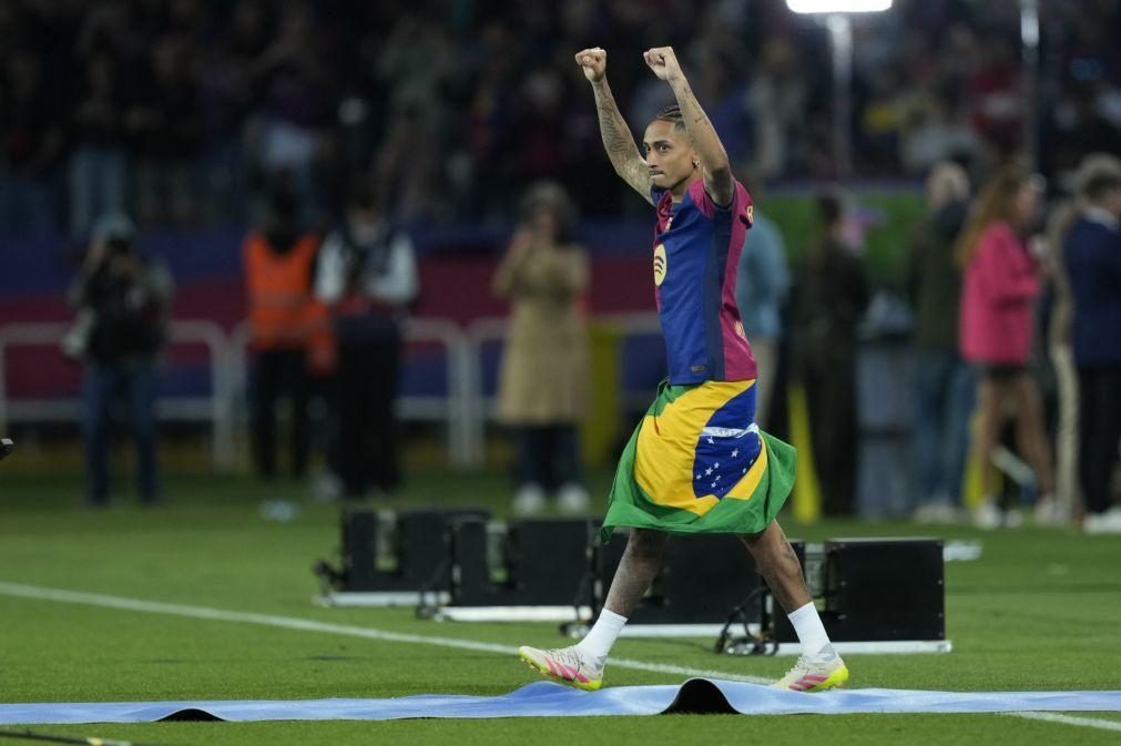 Internacional brasileiro Raphinha renova com o FC Barcelona até 2028
