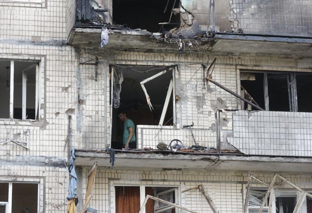 Ataque de 'drones' russos deixa pelo menos 11 feridos na capital da Ucrânia