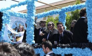 Cortejo da Queima das Fitas de Coimbra muito participado e com mensagens políticas