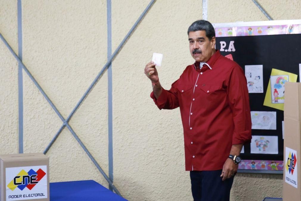 Ausência da oposição dá a Maduro vitória esmagadora nas legislativas venezuelanas
