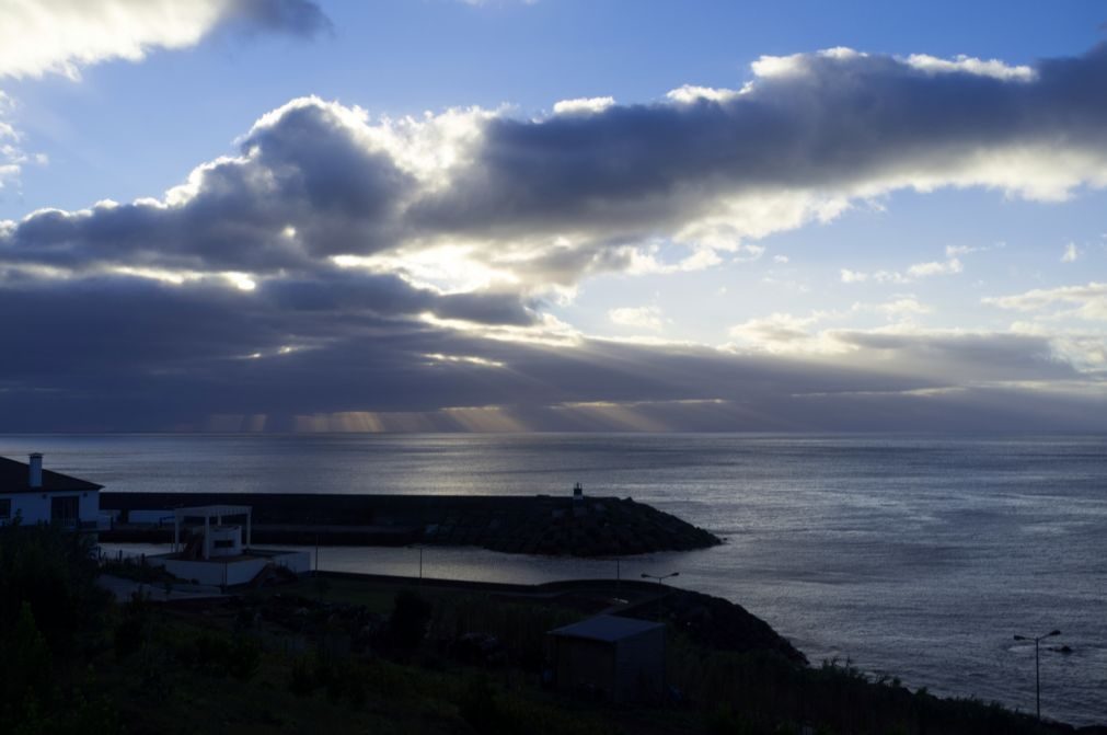 Açores com previsões de ondas de cinco metros hoje e amanhã