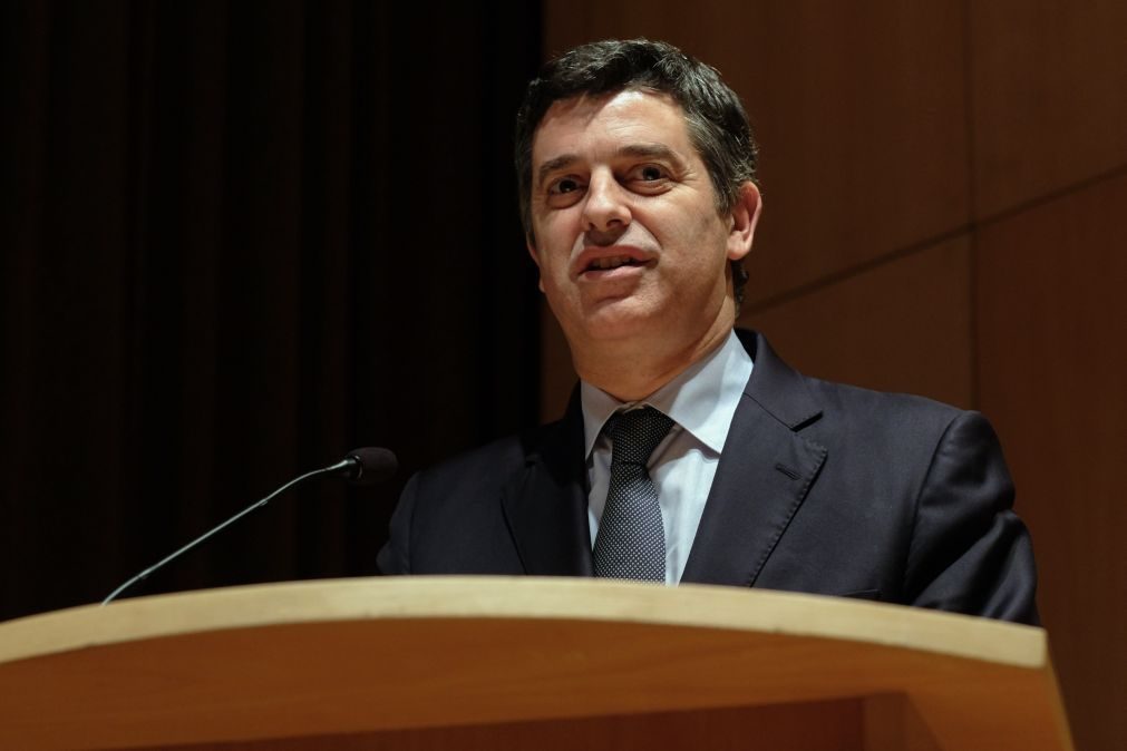 Ministro da Economia incentiva empresários espanhóis a investir em Portugal