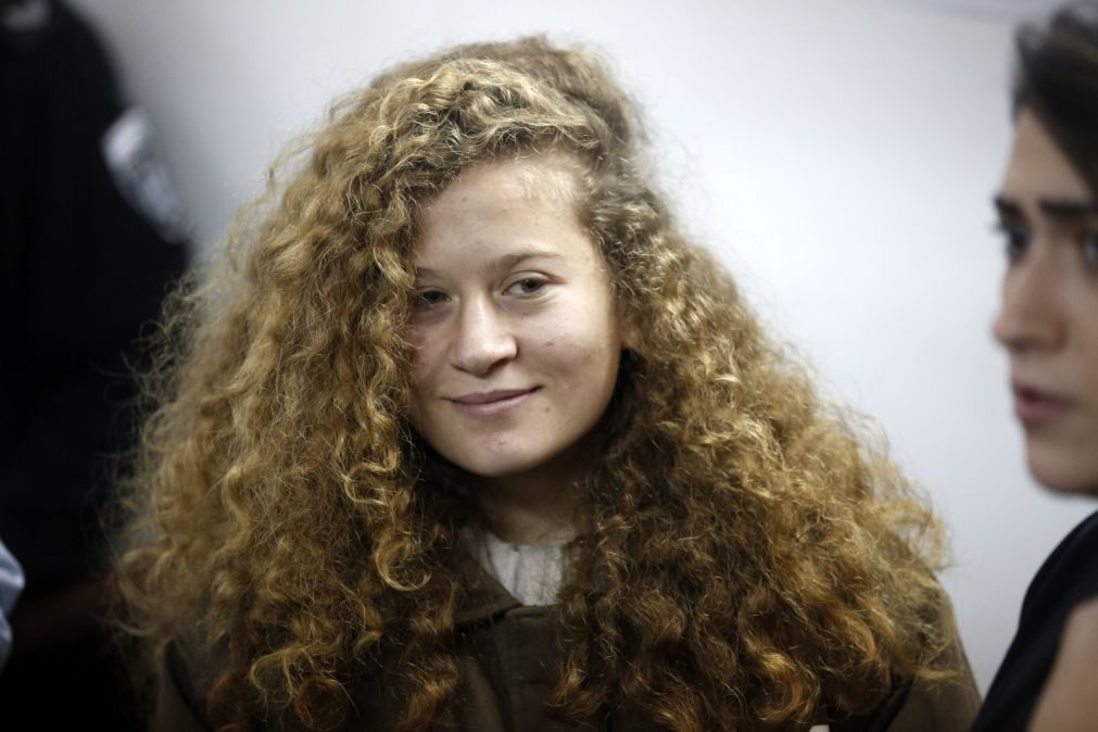 Israel mantém adolescente palestiniana Ahed Tamimi detida até ao julgamento