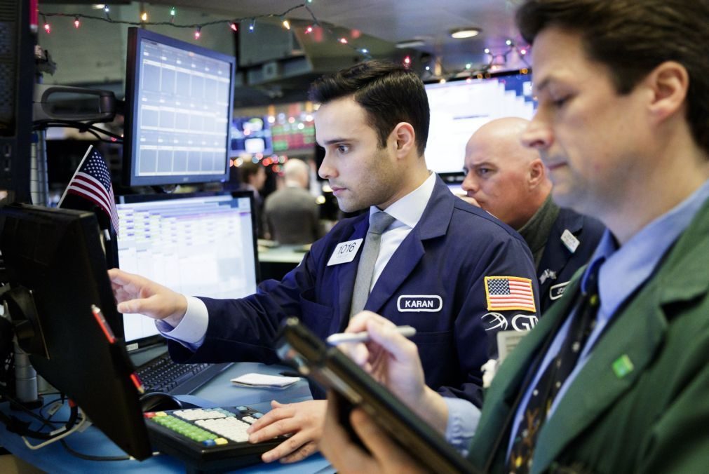 Wall Street fecha em baixa mas há alertas para insustentabilidade da valorização