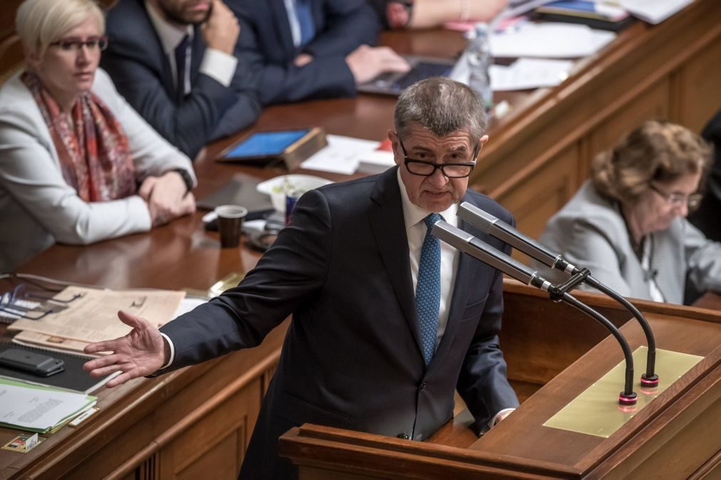Deputados checos retiram imunidade parlamentar ao primeiro-ministro