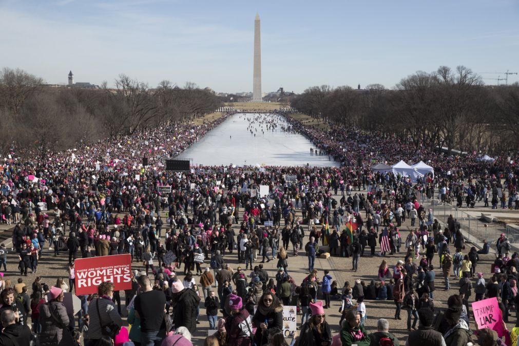 Marchas das Mulheres toma EUA no primeiro aniversário da presidência Trump. Hollywood não faltou