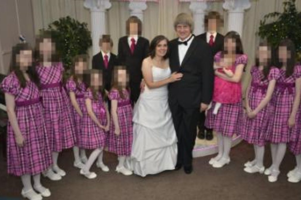 Casal que manteve os 13 filhos em cativeiro declaram-se culpados