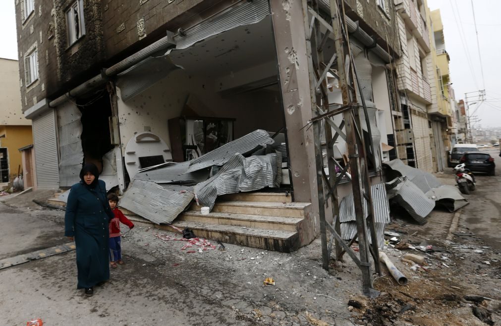 Onze civis mortos em bombardeamentos turcos em Afrine, na Síria