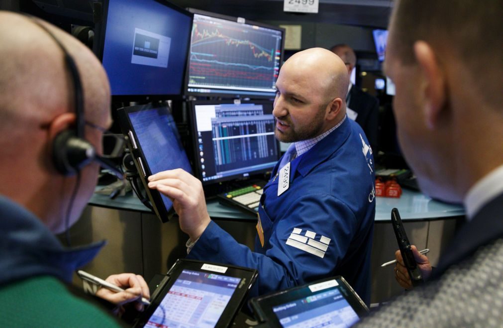 Wall Street fecha com novos recordes de Dow Jones, Nasdaq e S&P500