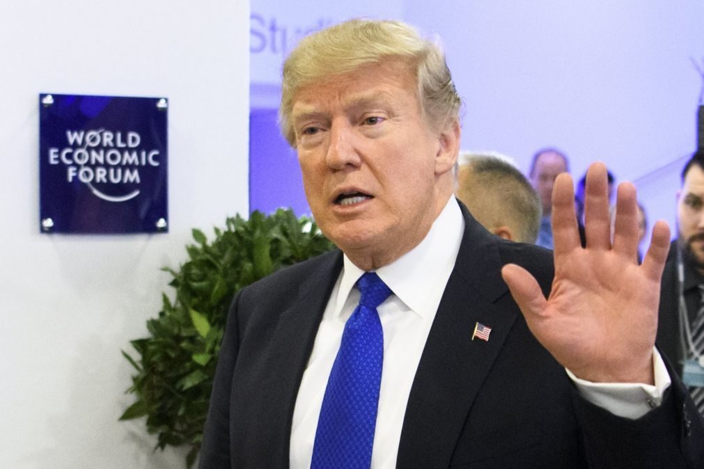 Trump discursa hoje em Davos para defender estratégia económica América Primeiro