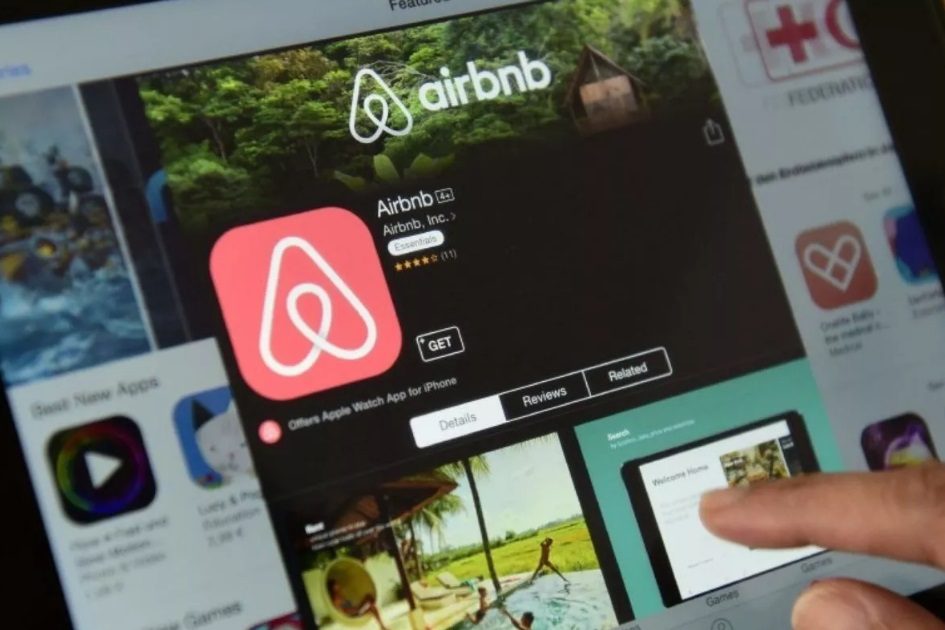 Casal encontra câmara oculta em apartamento do Airbnb