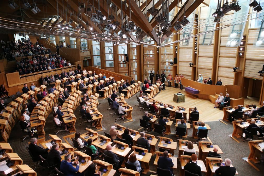 Escócia aprova lei que impõe 50% de mulheres na chefia das instituições públicas
