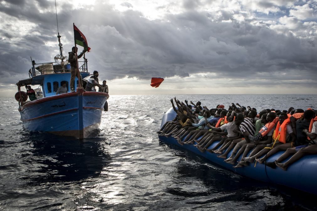 Amnistia denuncia consequências desumanas de acordo Itália-Líbia sobre migrantes
