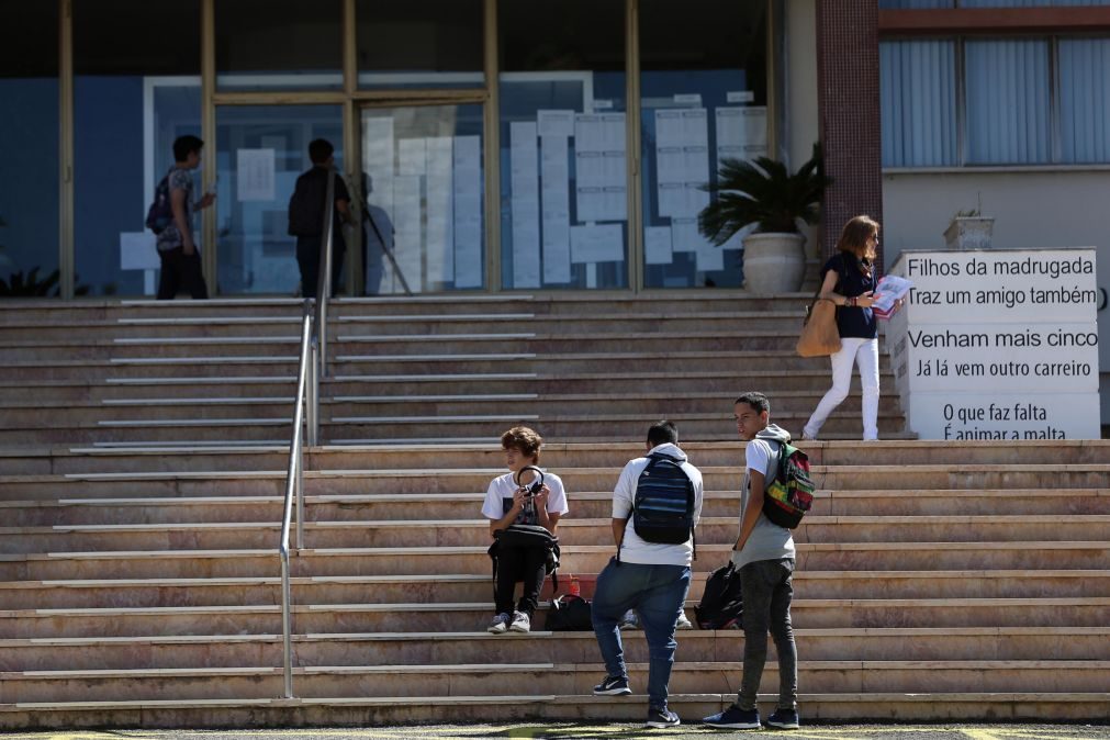 Há 16 escolas que inflacionam as notas dos alunos