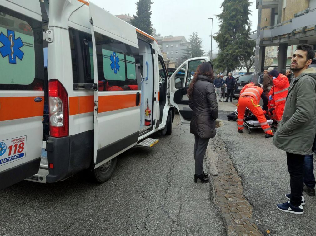 Tiroteio em Itália faz 6 vítimas, autor já foi detido [atualização com vídeo]