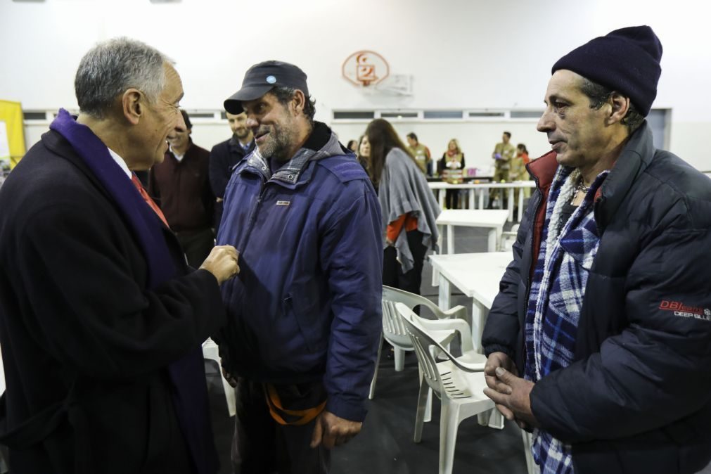 Marcelo diz que existem «muitos mais milhares» de sem-abrigo no país do que pensava