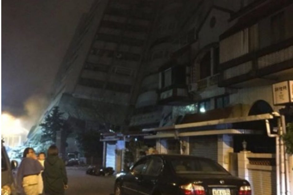 ÚLTIMA HORA: Sismo de magnitude 6.4 faz prédios desabarem em Taiwan