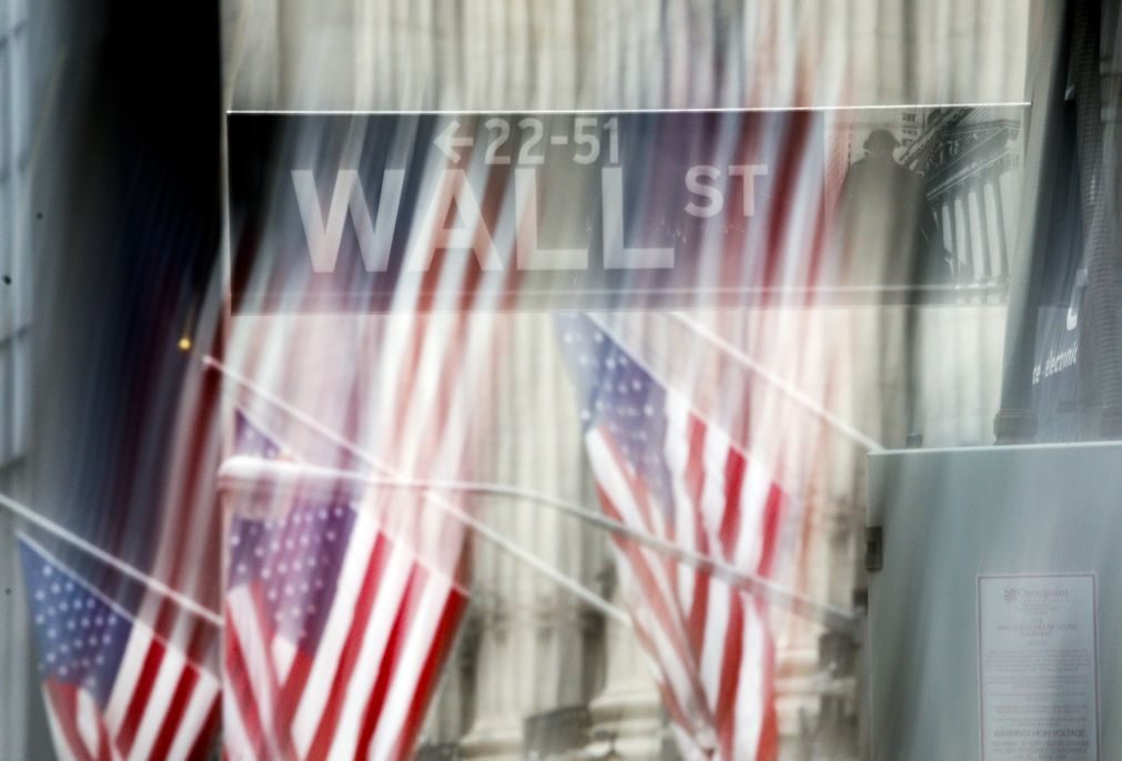 Wall Street negoceia em alta ao início da sessão
