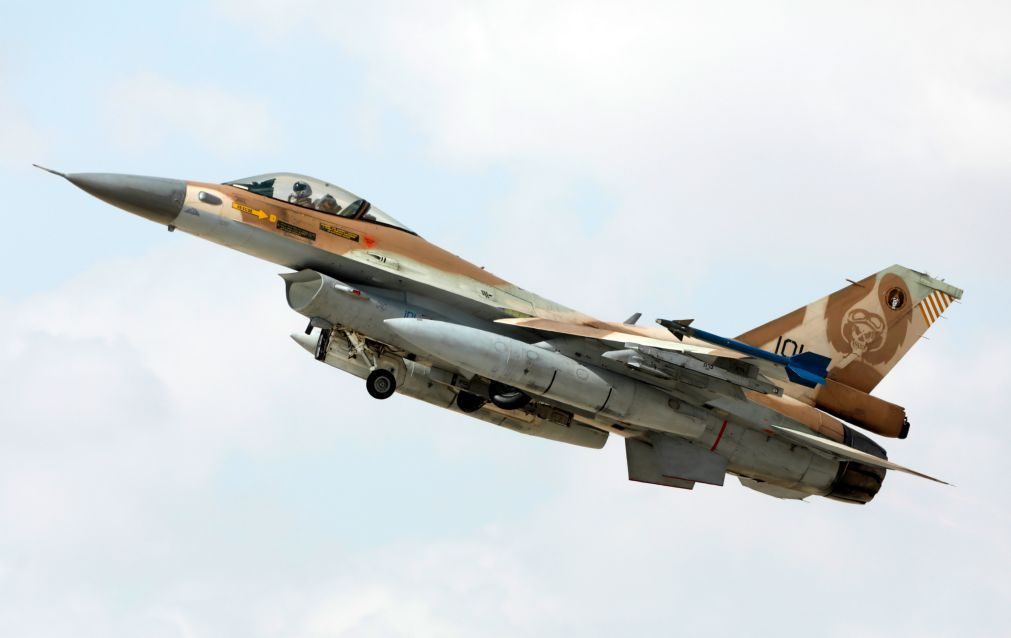 Exército israelita lançou ataque contra objetivos iranianos na Síria e sistema de defesa sírio
