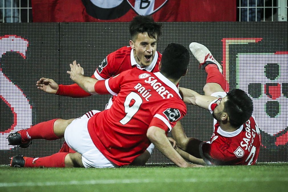 Benfica sobe provisoriamente à liderança da I Liga ao vencer em Portimão [vídeos]
