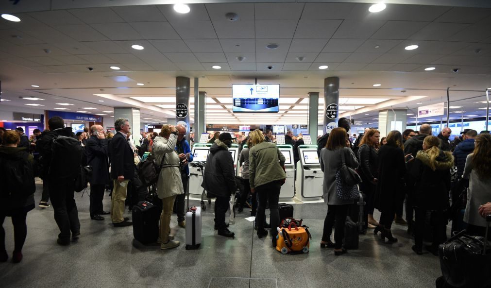 Aeroporto Cidade de Londres reaberto após descoberta de bomba