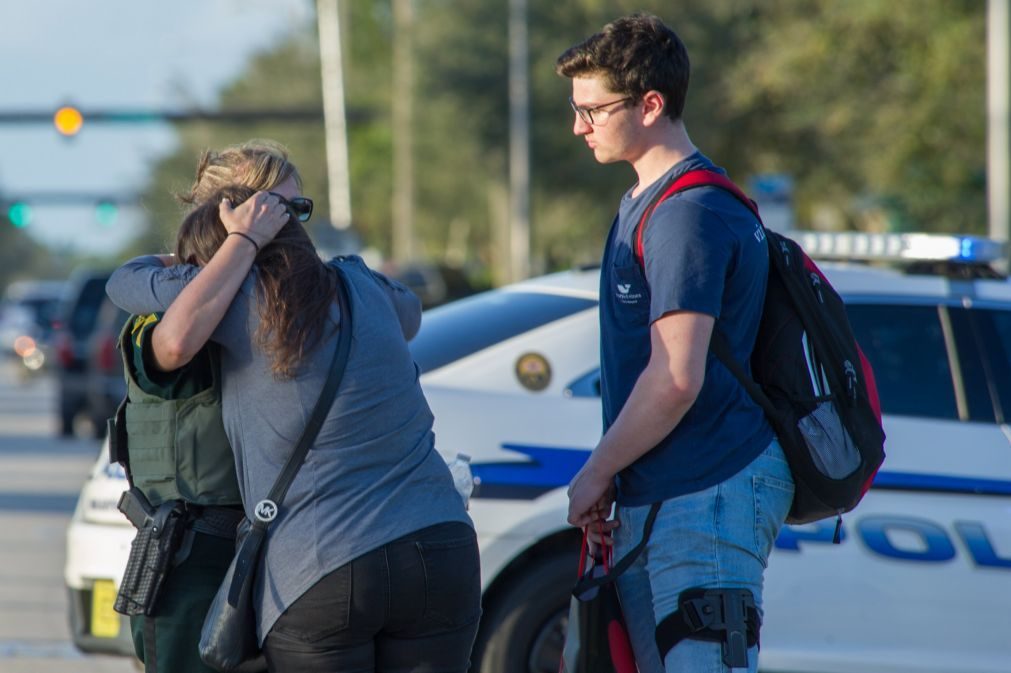 Pelo menos 17 mortos em tiroteio em escola dos Estados Unidos