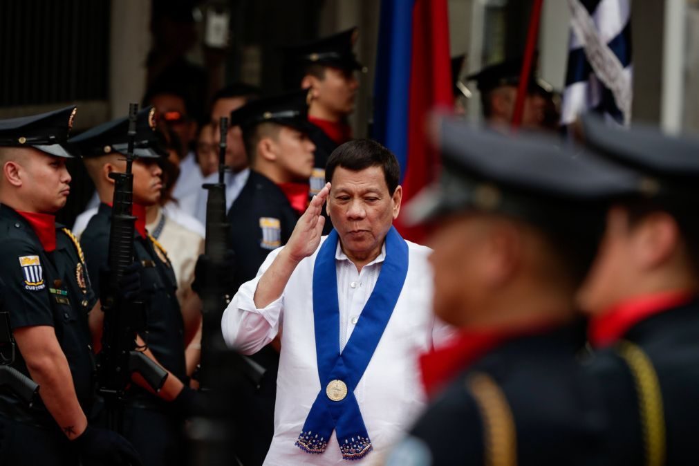 PR das Filipinas oferece cerca de 500 dólares a quem matar um rebelde comunista
