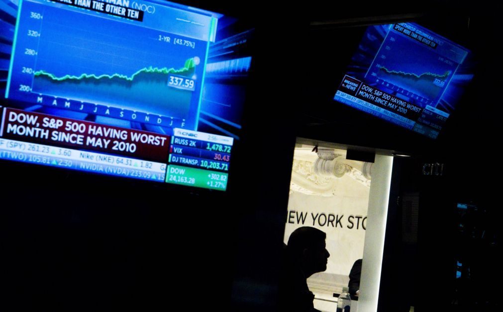 Wall Street segue a negociar em alta