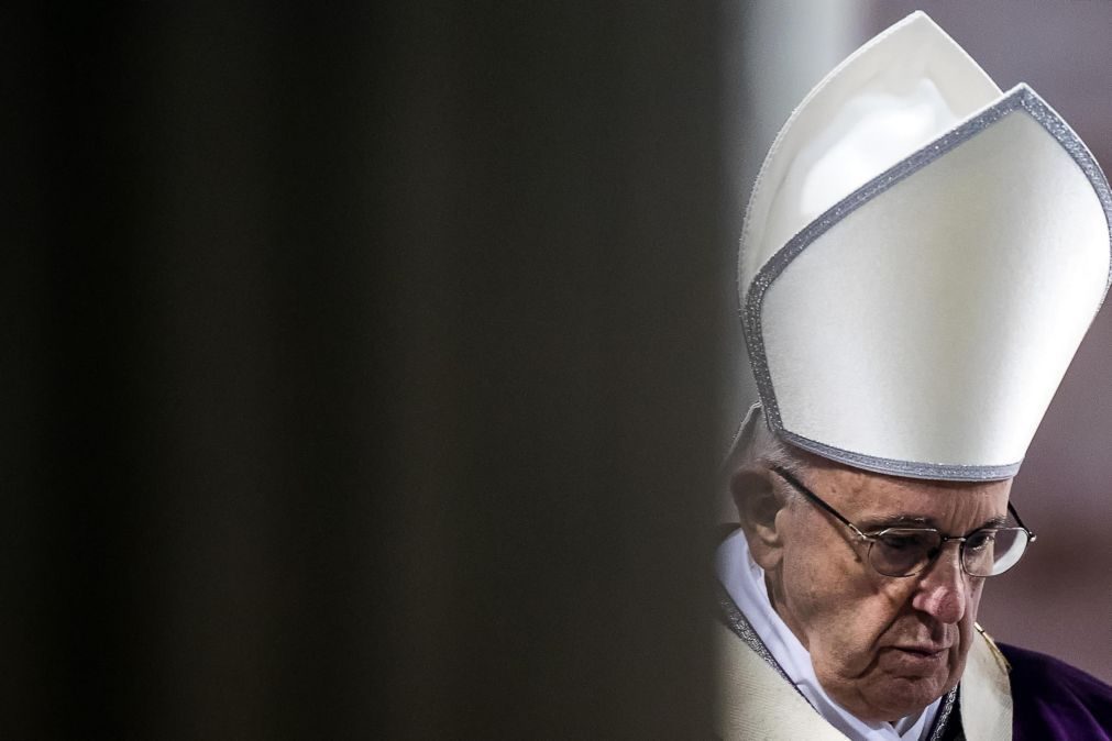 Papa torna obrigatória renúncia de bispos aos 75 anos