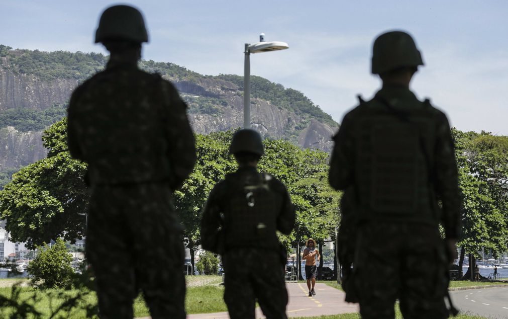Três pessoas morreram num assalto no Rio de Janeiro, uma delas era polícia