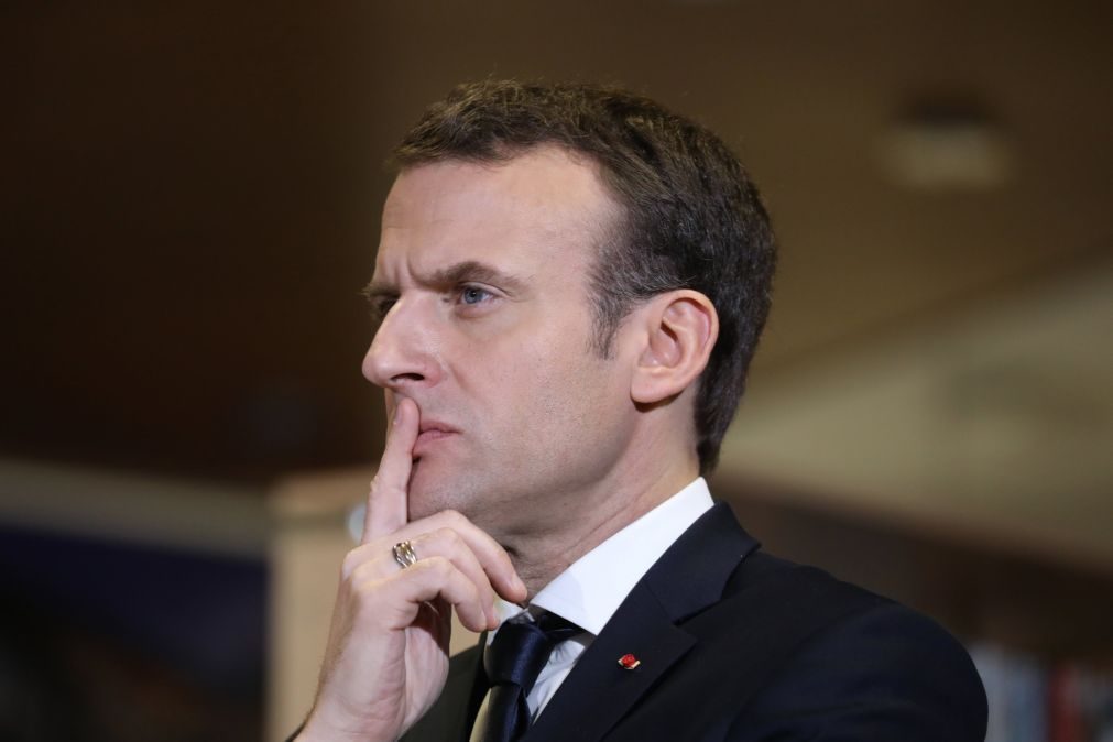 Macron pede