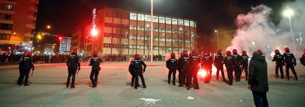 UEFA condena incidentes em Bilbau e envia condolências à família de polícia morto