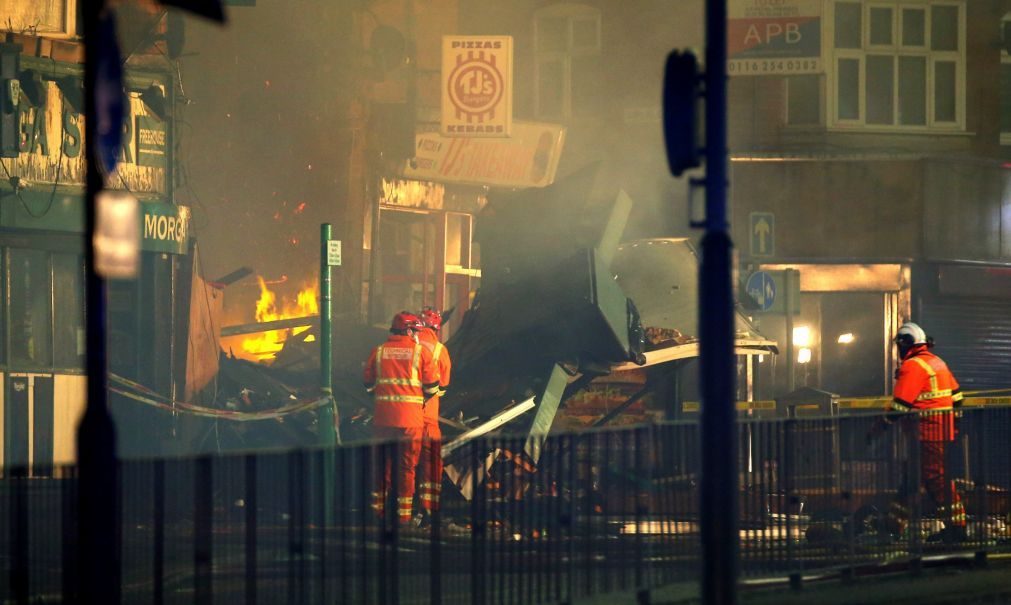 Quatro pessoas morrem em explosão em Leicester