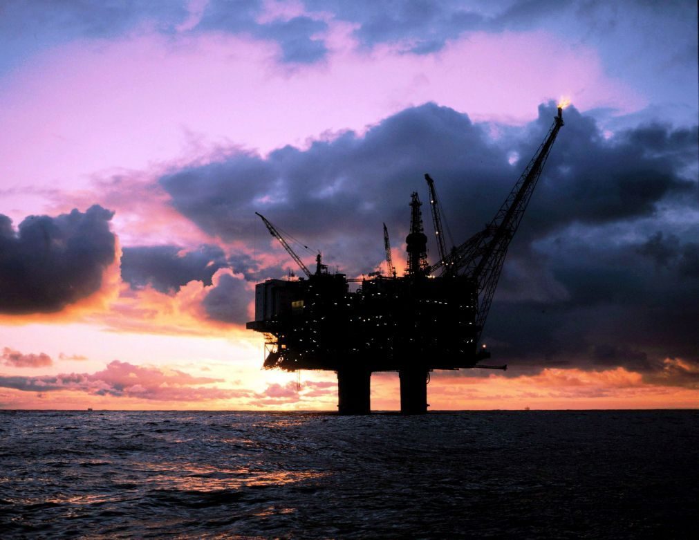 AIE prevê aumento da produção de petróleo sobretudo dos EUA nos próximos 2 anos