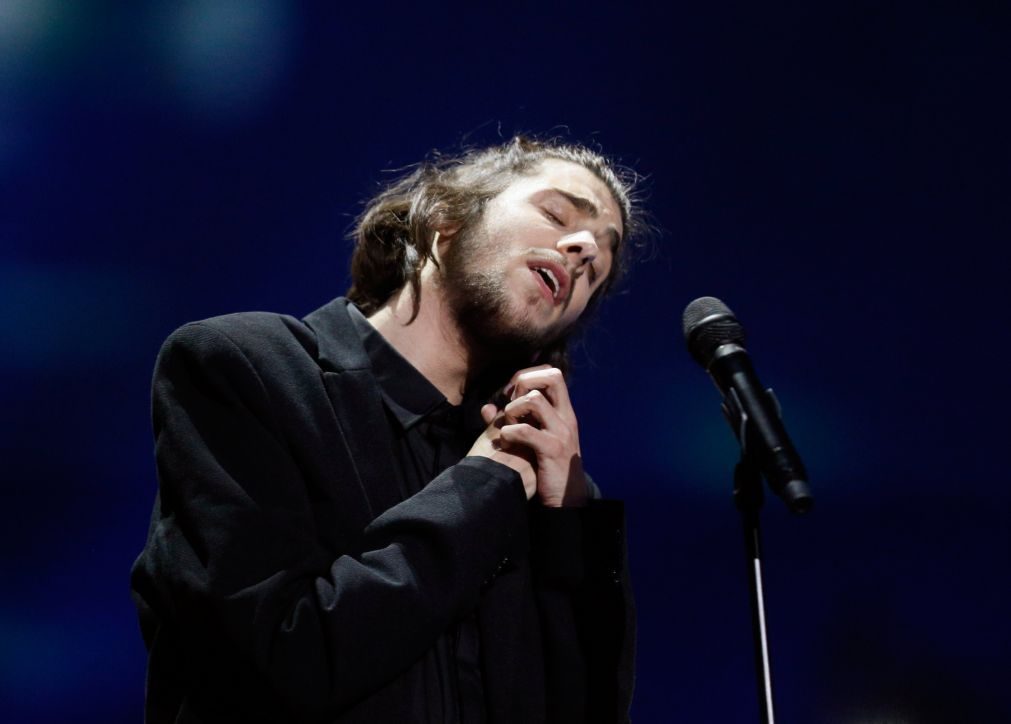 Salvador Sobral regressa aos palcos e prepara novo disco para este ano