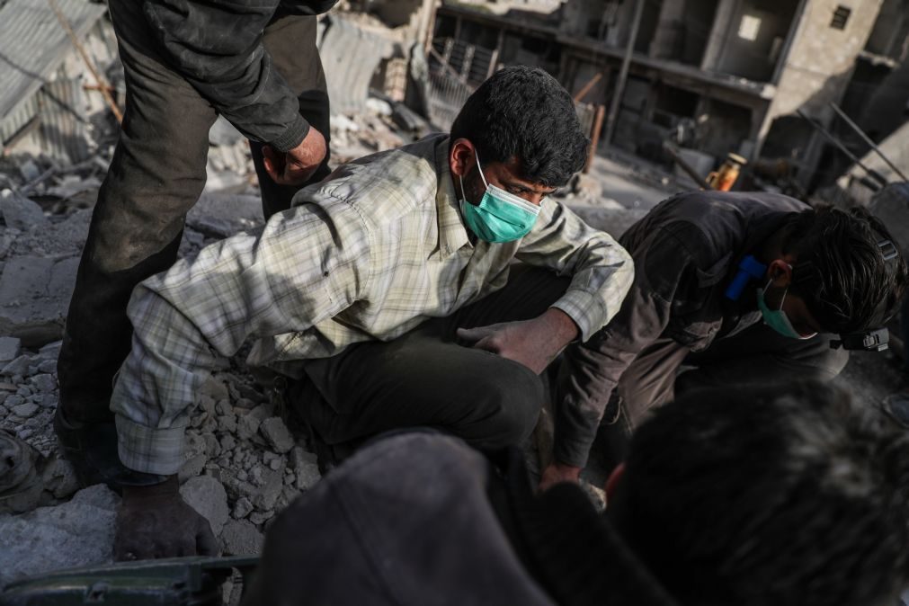 Dezenas de casos de asfixia foram registados após os bombardeamentos em Ghouta oriental